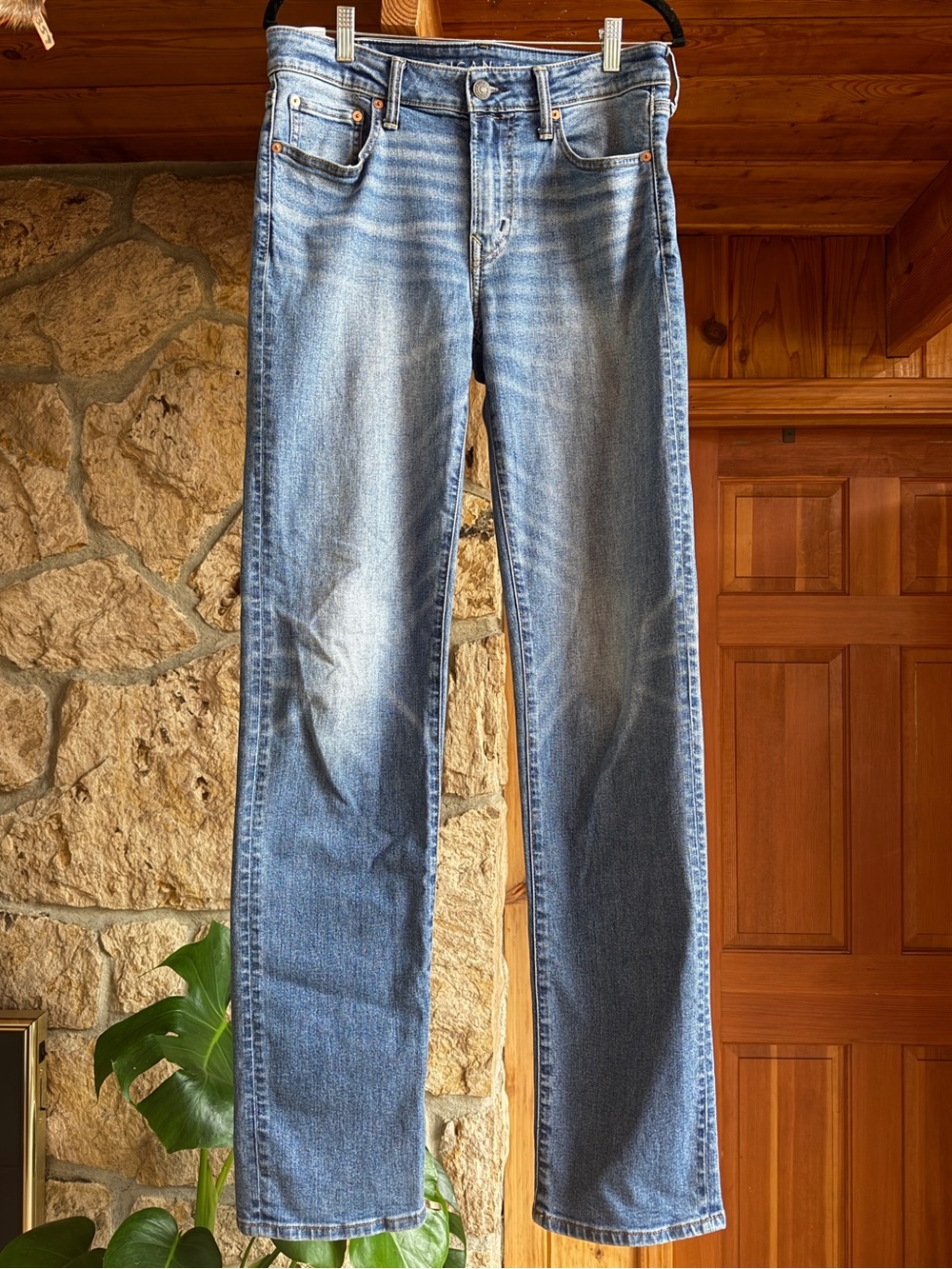 American Eagle Men’s Straight Jeans in Light Wash Blue Size 33x36